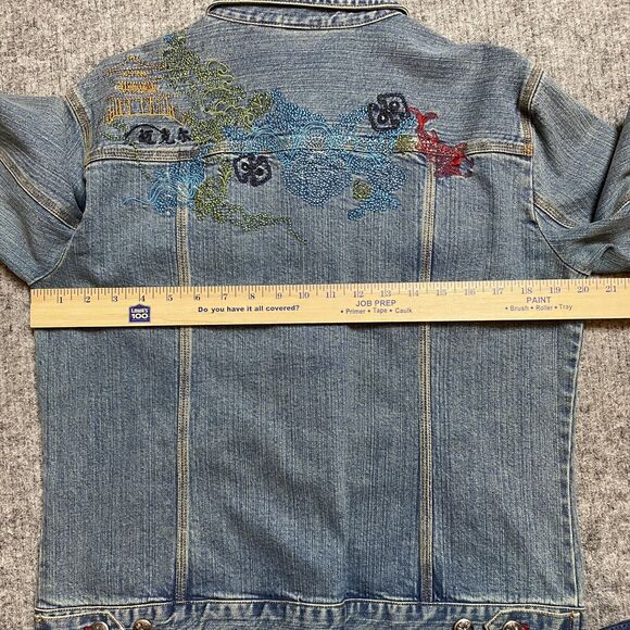 Chicos Denim Jacket Women Medium Blue Embroidered Asian Theme Trucker Style - Picture 13 of 14